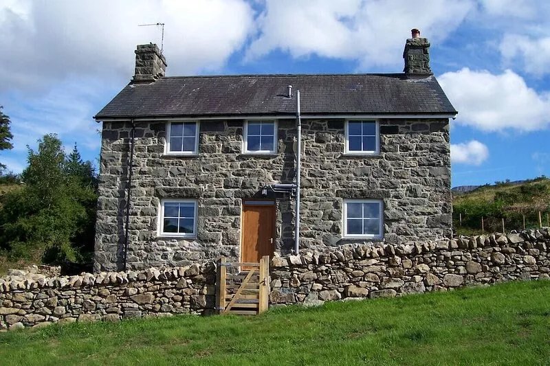 Llwyniarth - Three Bedroom House, Sleeps 6
