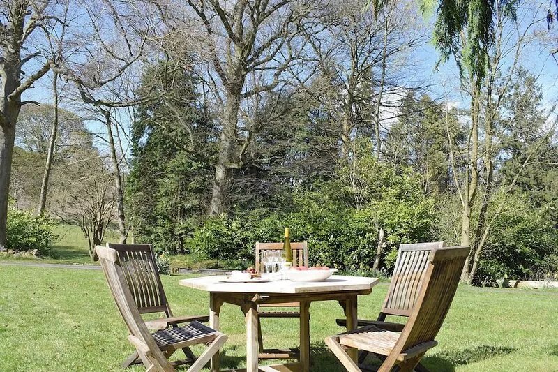 4 bedroom accommodation in Pitcairlie, near St Andrews