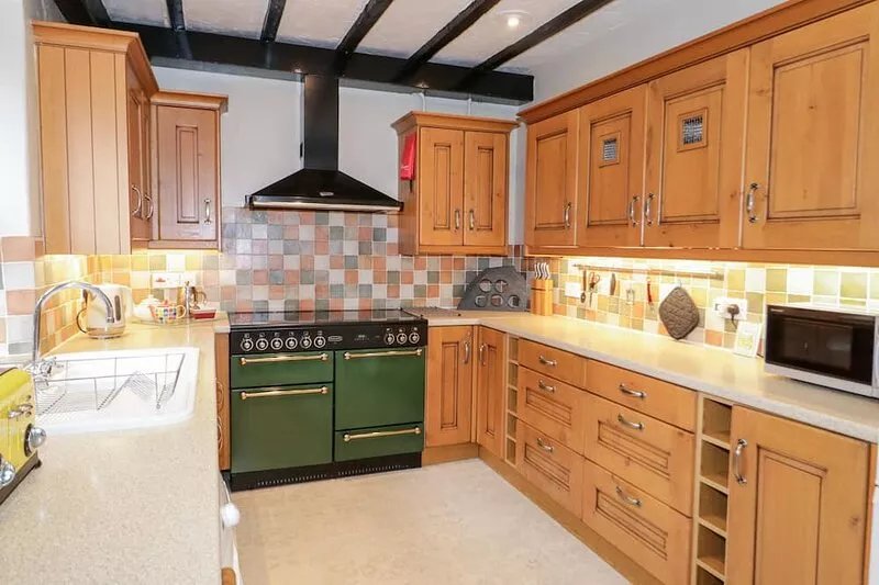 ARWEL, pet friendly, character holiday cottage in Betws-Y-Coed