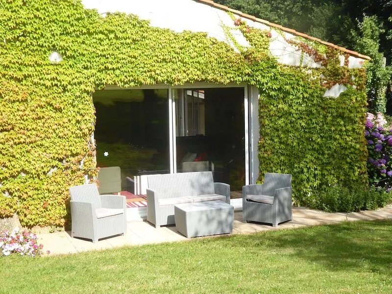 Converted Farmhouse With Private Pool And Tennis Court