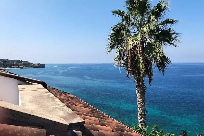 Villa delle Sirene, for 7 people and the beach within walking distance