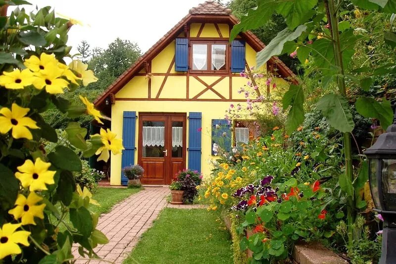 "Holiday home in Alsace", between Strasbourg and Colmar on the wine route.