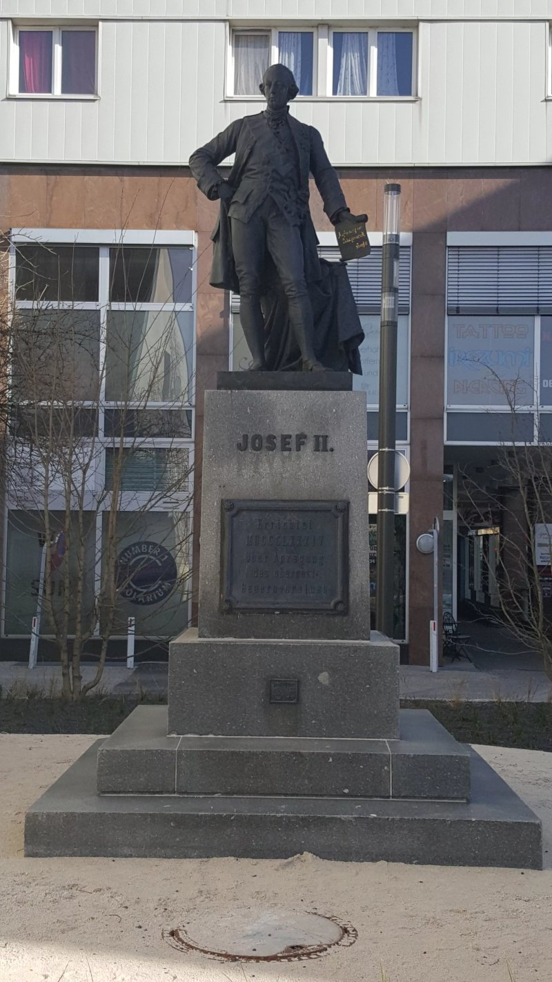 Kaiser Josef II Statue