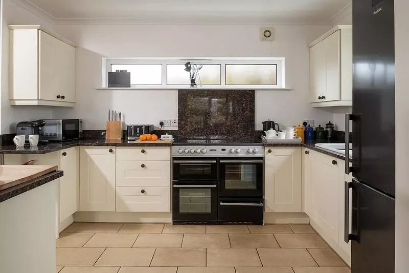 Church Bay Sleeps 8 sea Views dog Friendly Garden log Fire 5 Minutes From Beach
