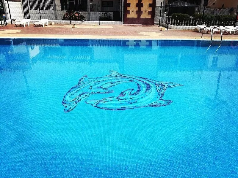 Apartment with pool, terrace overlooking the pool. Wifi. Chromecast Google TV.