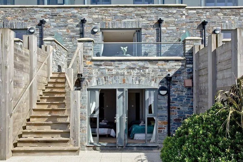 Spectacular views from an exceptional apartment near the beach.
