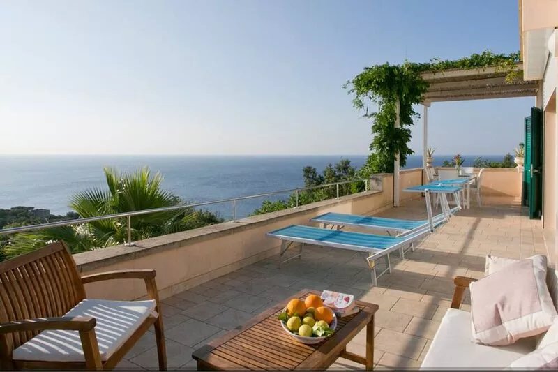 Beautiful Villa with Swimming Pool near the sea, Marina di Novaglie LE