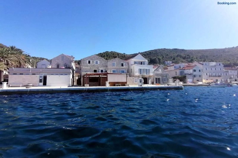 Apartments and Rooms by the Sea Vis - 2452