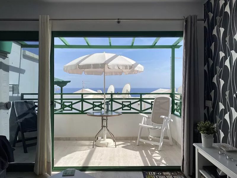 Apartment located 5 minutes from the Puerto del Carmen harbour with sea views