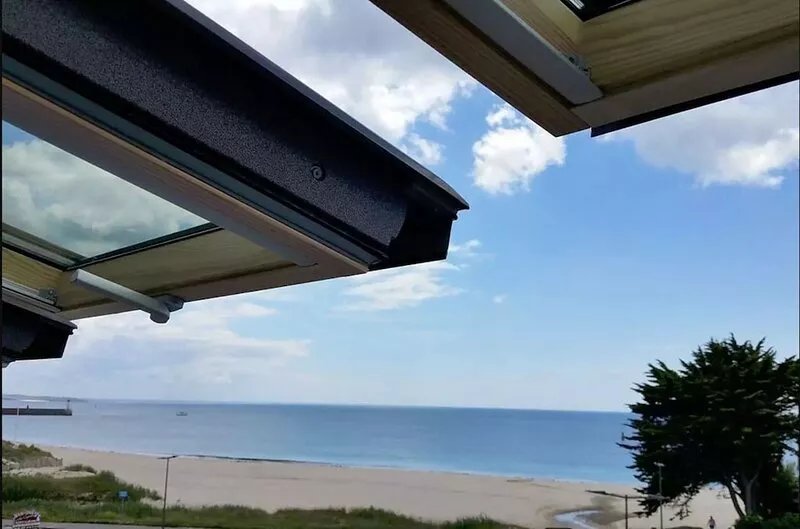 Family house on the beach - Sea view