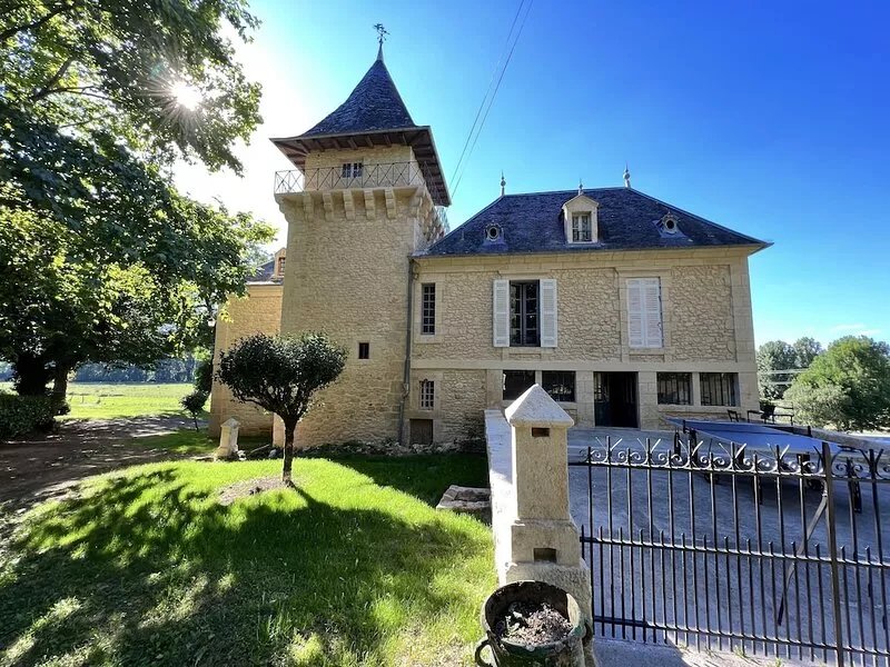 Manoir Avec Piscine à Deux pas de Montignac