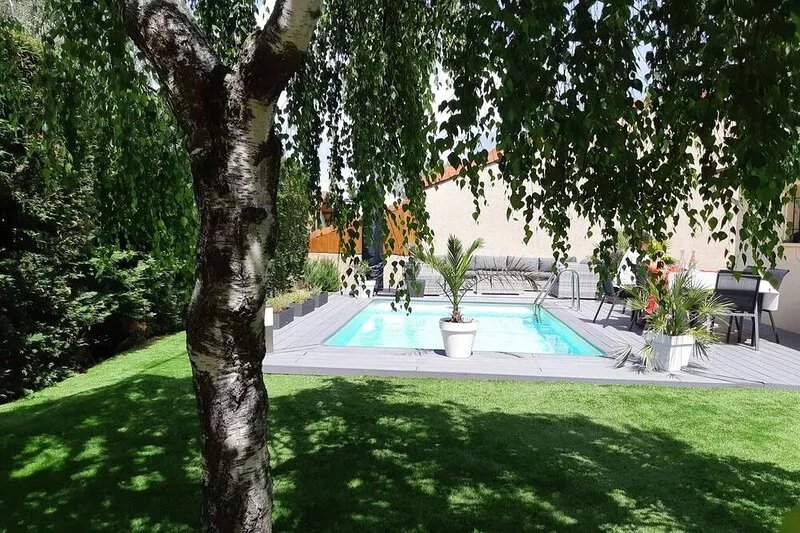 Quiet house of 120m² with swimming pool near Lyon