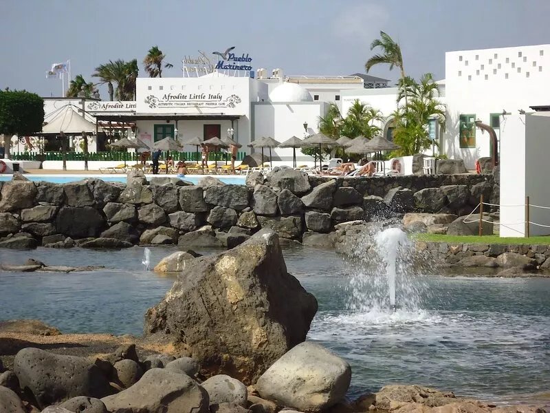 Playa Blanca Apartment, good location, close to Marina, fast WiFi / TV.