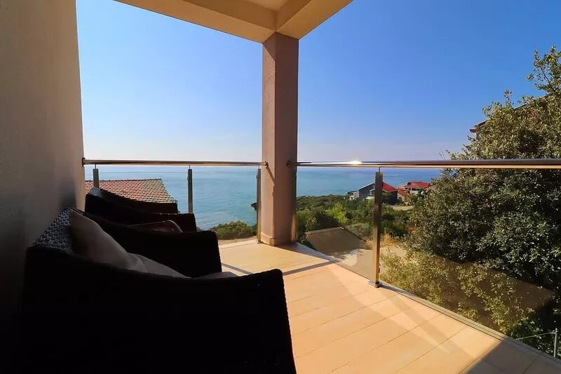 Charming Holiday Home in Cara with Swimming Pool