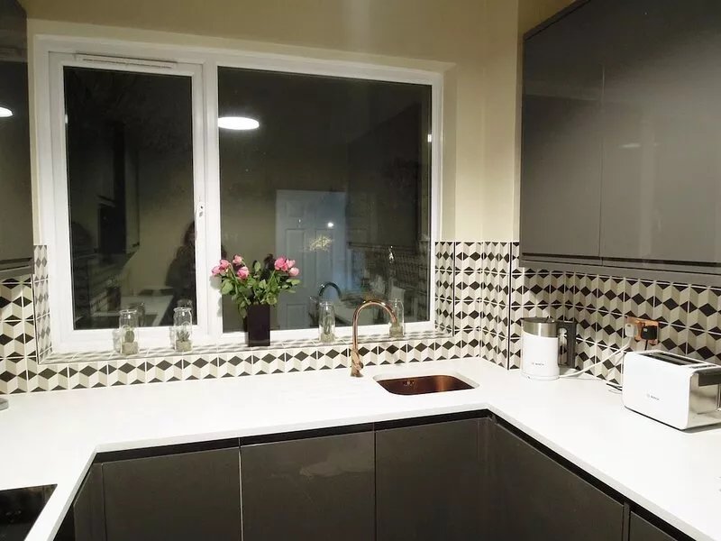 Fabulous & Funky 3 Bedroom Flat in East London. Close to Underground & 24h Tesco