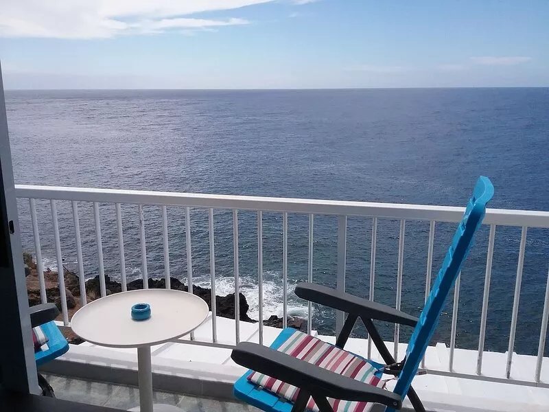 Live as on a boat! Beautiful house overlooking the sea
