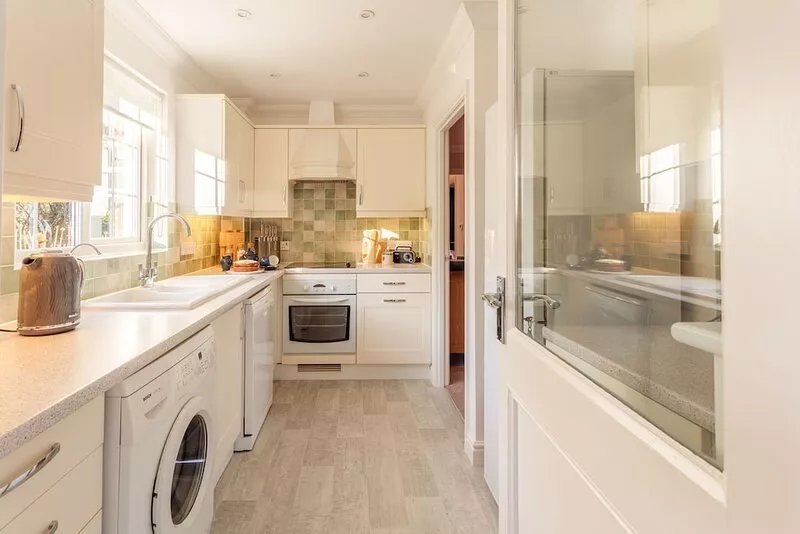 Unique, modern 2 bedroom detached home