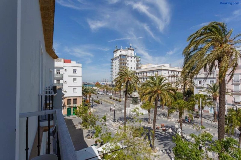 Apartamentos El Capitan Veneno by Cadiz4Rentals