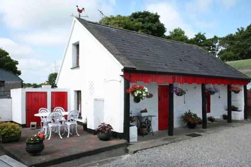Shannon Breeze Traditional Irish Cottage