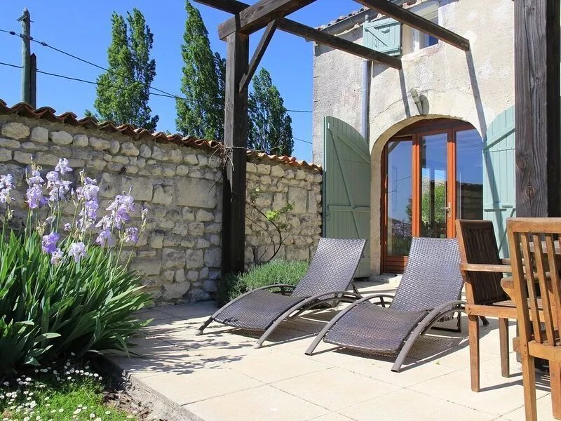 JASMINE heated swimming pool surrounded by vineyards and not far from the