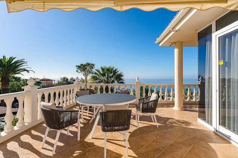 Luxury villa with fantastic sea views