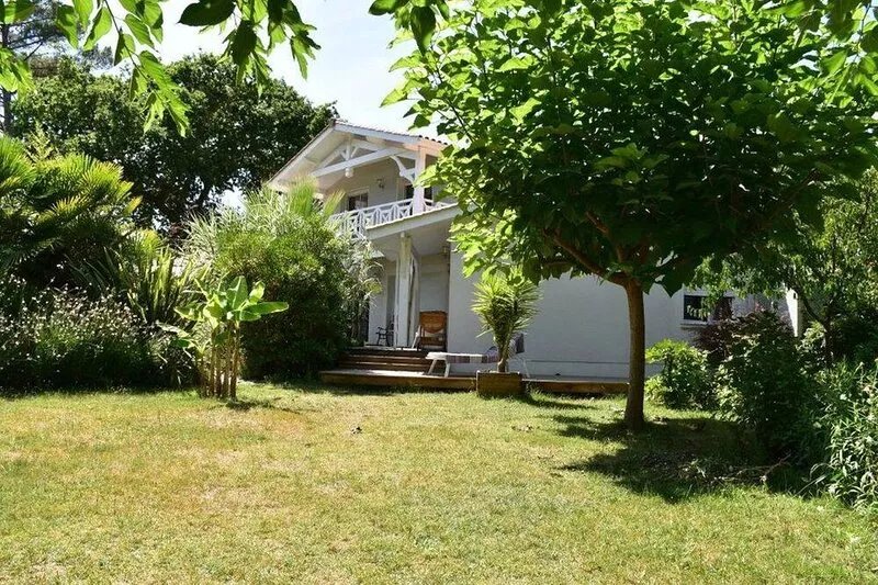 Nice holiday home nestled in the greenery between Basin and Ocean.