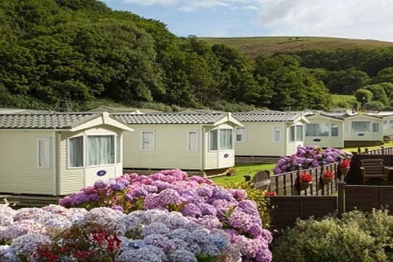2 Bed Caravan, South Devon Coast nr Plymouth, 200m to Beach + Indoor Heated Pool