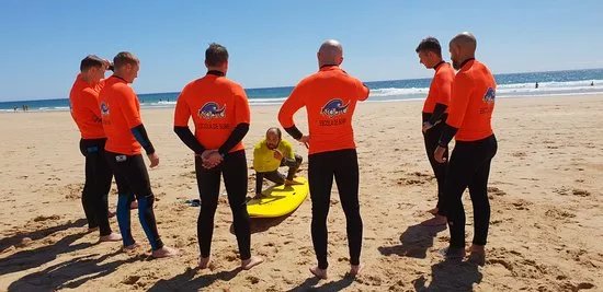 Ngaru Escola de Surf