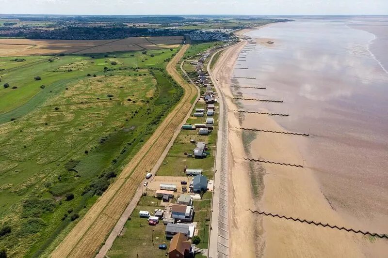 Caravan with decking within walking distance to Hunstanton Beach ref 23054S