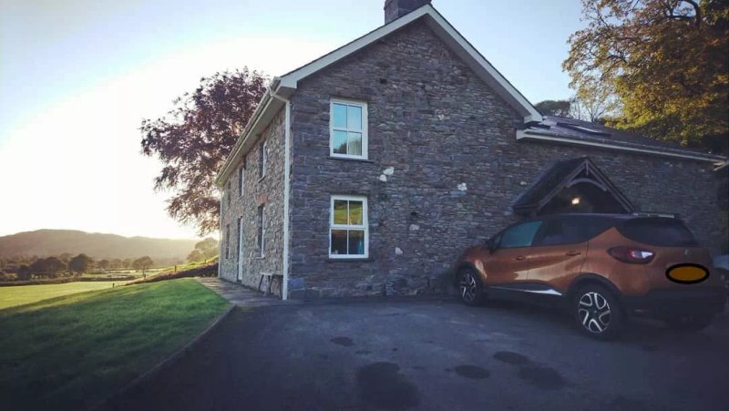 Rhiwarthen Isaf Farmhouse B&B