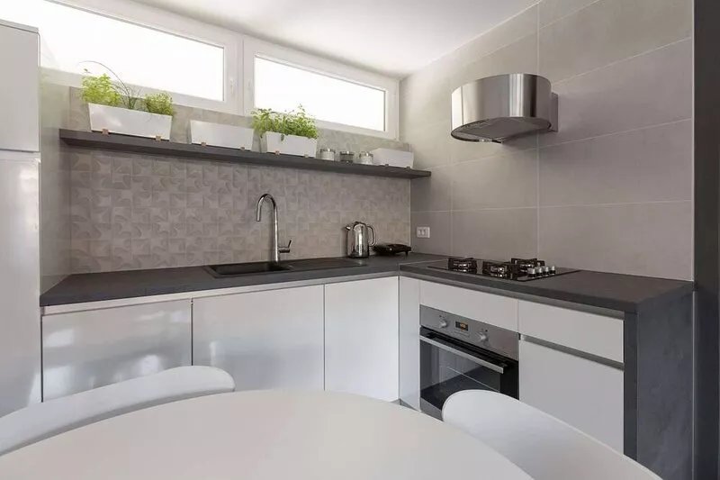 One bedroom apartment in the city centre with private parking