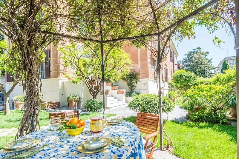Beautiful apartment with garden in  the centre of Rome, free internet connection