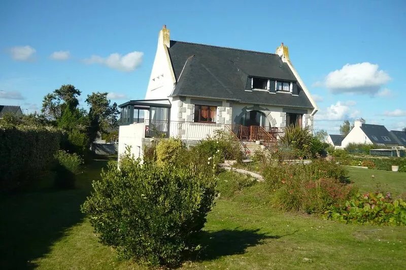 Villa at Ile Grande, on the Pink Granite Coast with sea view.
