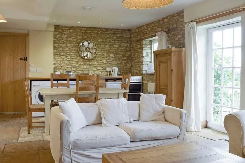 2 bedroom accommodation in Dean, near Chadlington
