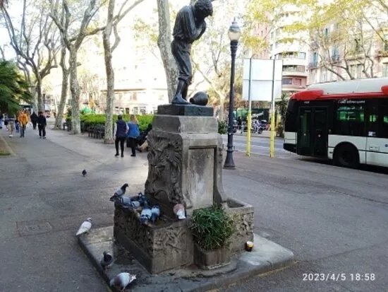 Fuente en La Placa Urquinaona