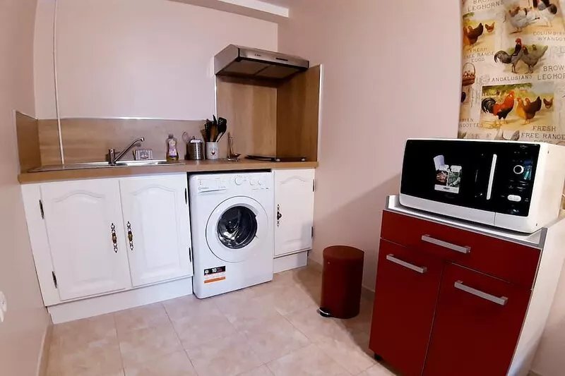 2 steps from the historic center, pleasant, quiet gite with beautiful saltwater