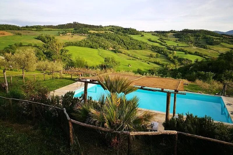 The cherry tree Podere il Giglio: Romantic apartment on the hills and swimming