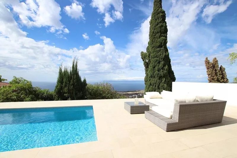 Beautiful Villa for 4 people, private heated pool, WiFi, 9min. from the beach