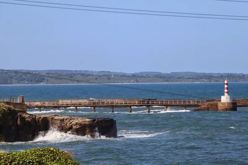 THE WAVES, pet friendly, character holiday cottage in Amble