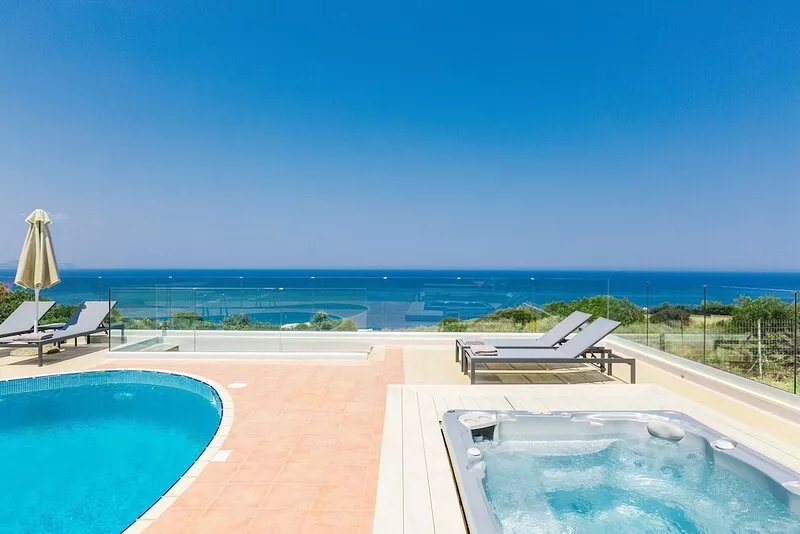 Kosta Mare Villa , 50m2 Pool, Heated Spa Whirlpool, Walking distance to Shops