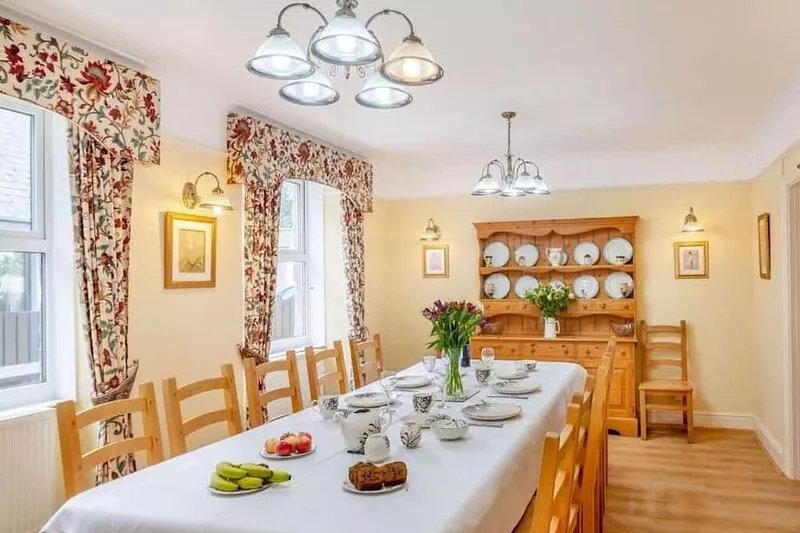 5*property At Harlech Is Situated At The Foot Of The Castle Sleeps 12