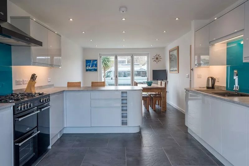 Beach Breaks. Lovely holiday home, just a short stroll to the village and beach.