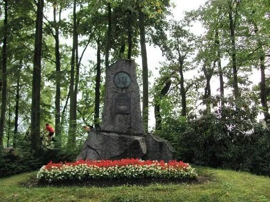 Josef Susta monument
