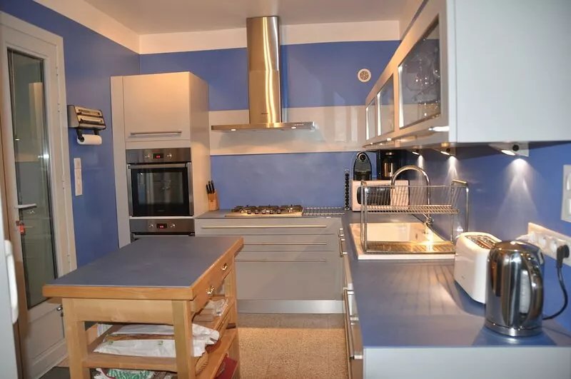 Large house with view, quiet, 10mn walk from town center
