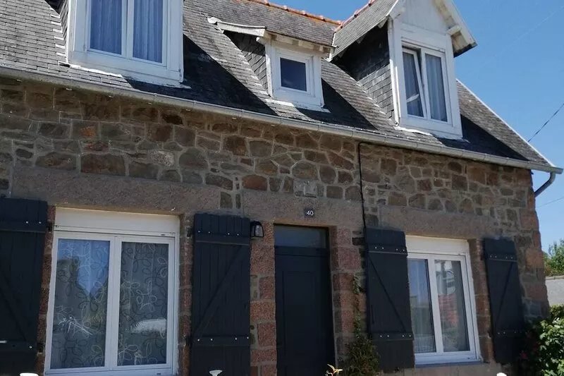 Perros Guirec, near town center and beaches, detached house with garden.