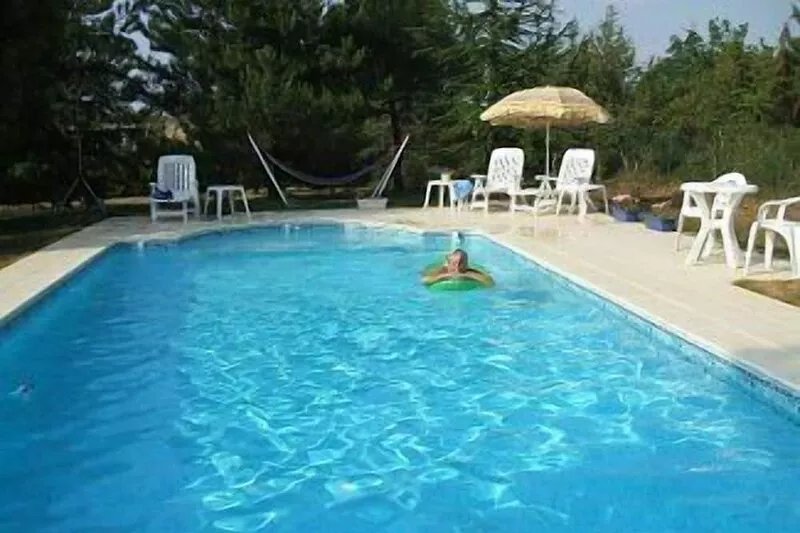 Charming Cottage- Pet Friendly,Heated Pool,Mature Gardens, Couples,Barbecue,WIFI