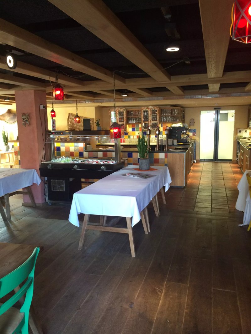 El Max Restaurant & Cafe