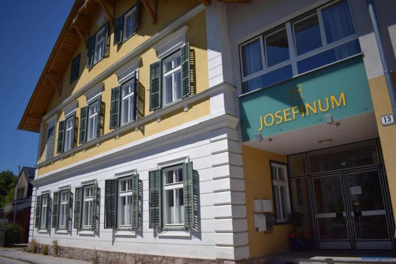Fruhstuckspension Aussee- Josefinum
