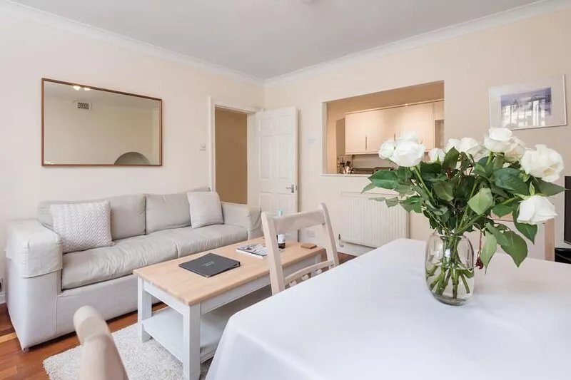 Centrally located Brighton Seaside Apartment