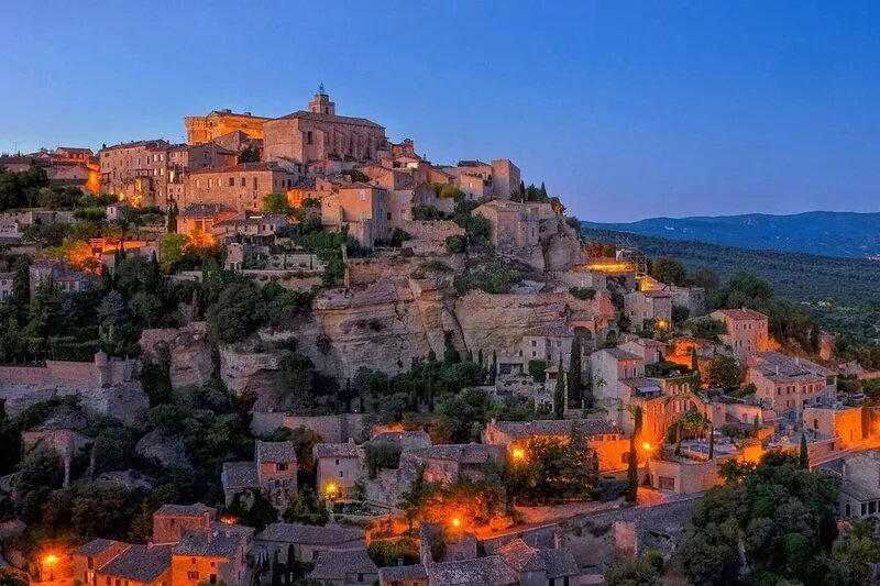 Beautifully renovated Artist’s farmhouse in Provence, large heated pool & sauna
